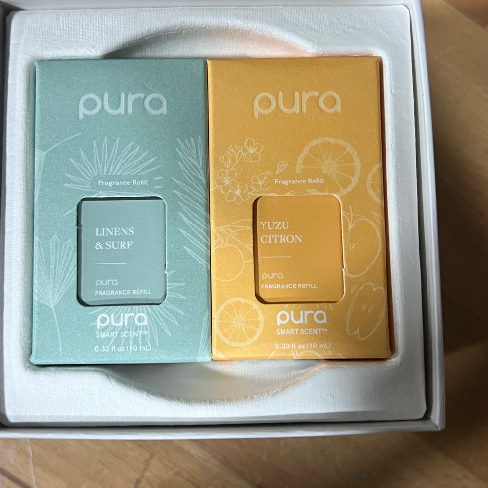 Pura Smart Fragrance Diffuser with 2 scent refills. - Picture 2 of 2